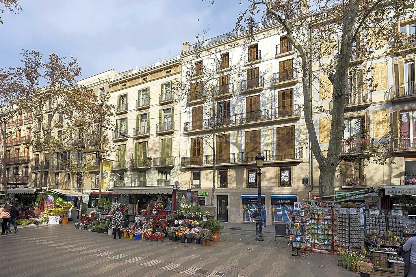 Condominium dans Barcelona, Catalunya 11190207