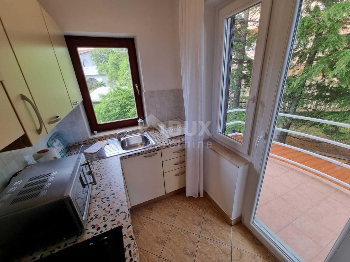 Condominium in Krk, Primorsko-Goranska Zupanija 11190466