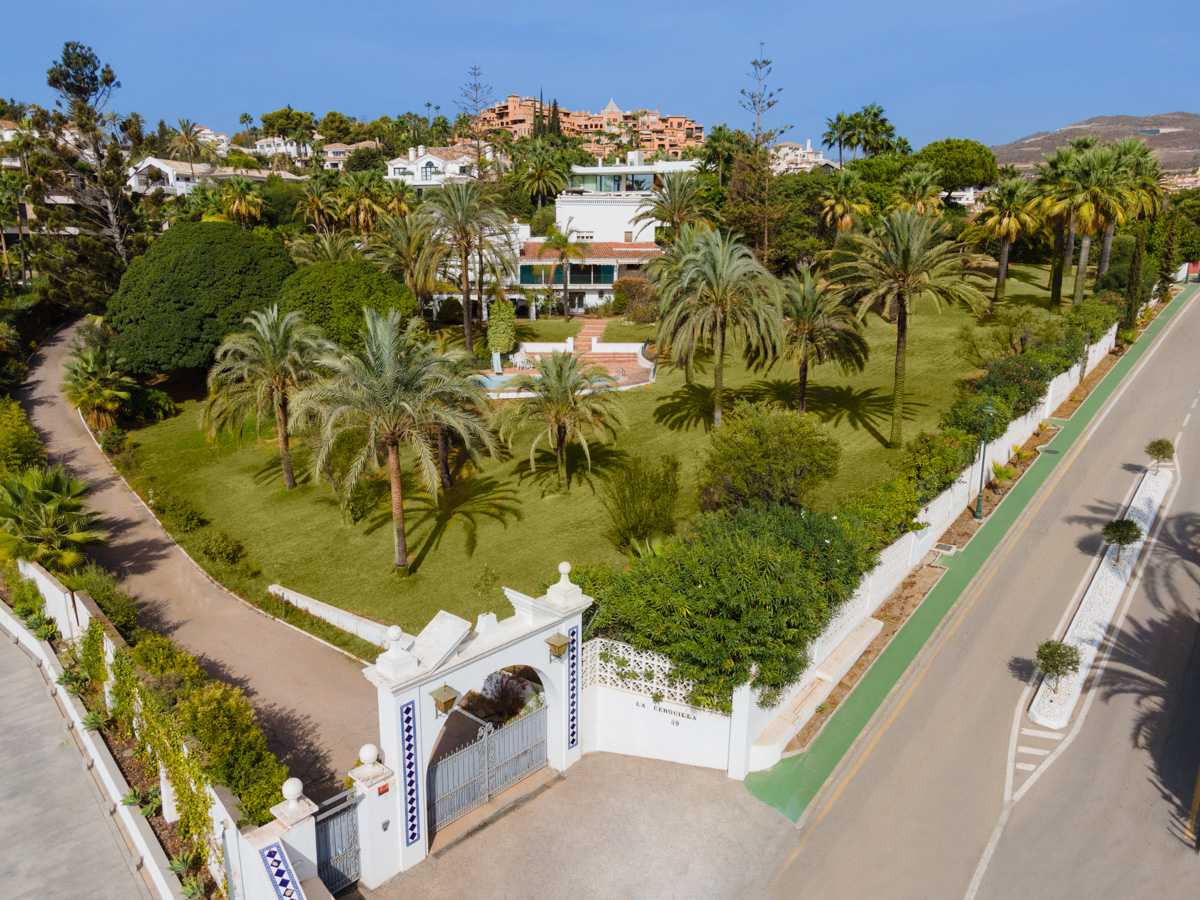 Land in Marbella, Andalucía 11191505
