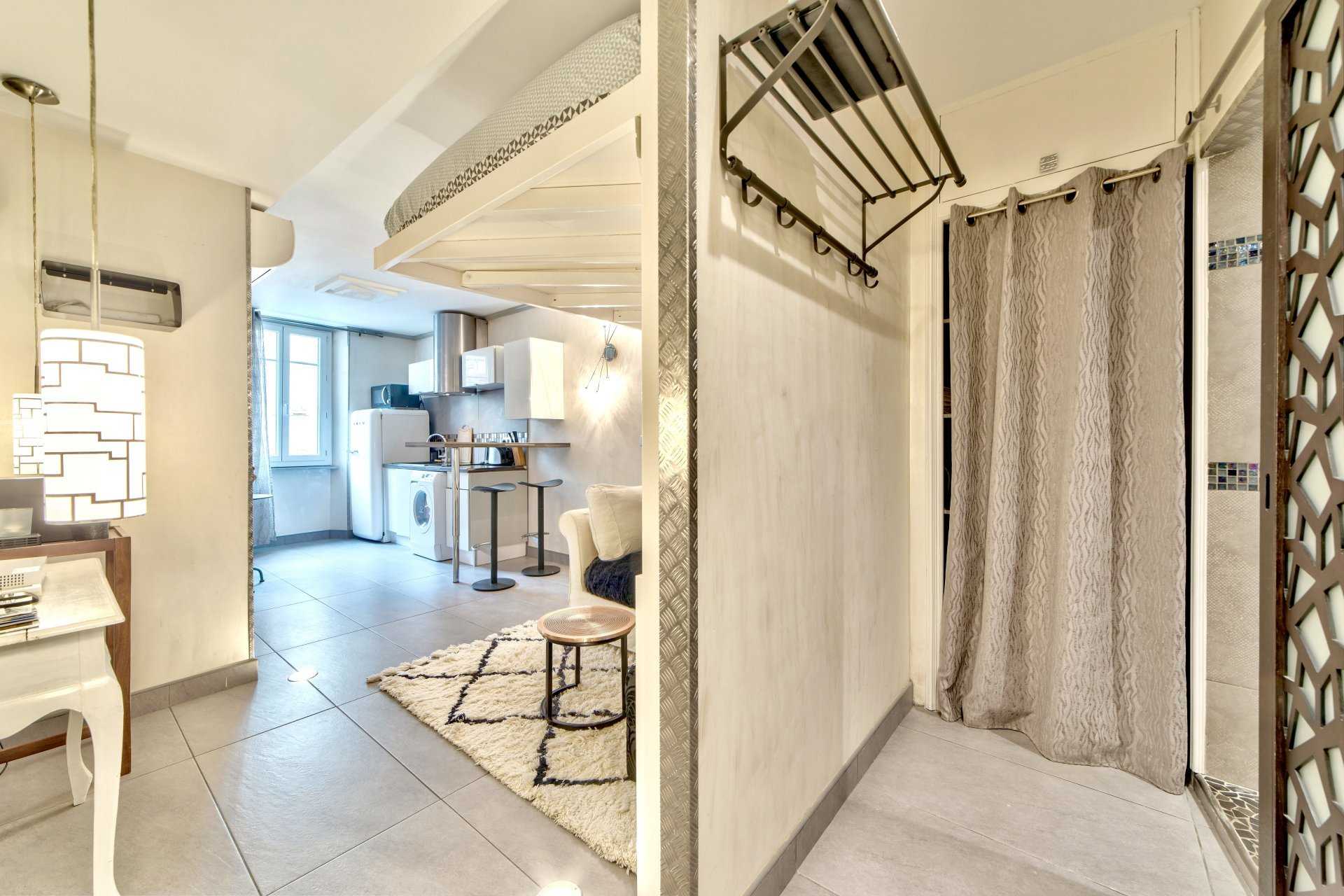 Condominium in Nice, Provence-Alpes-Cote d'Azur 11191585