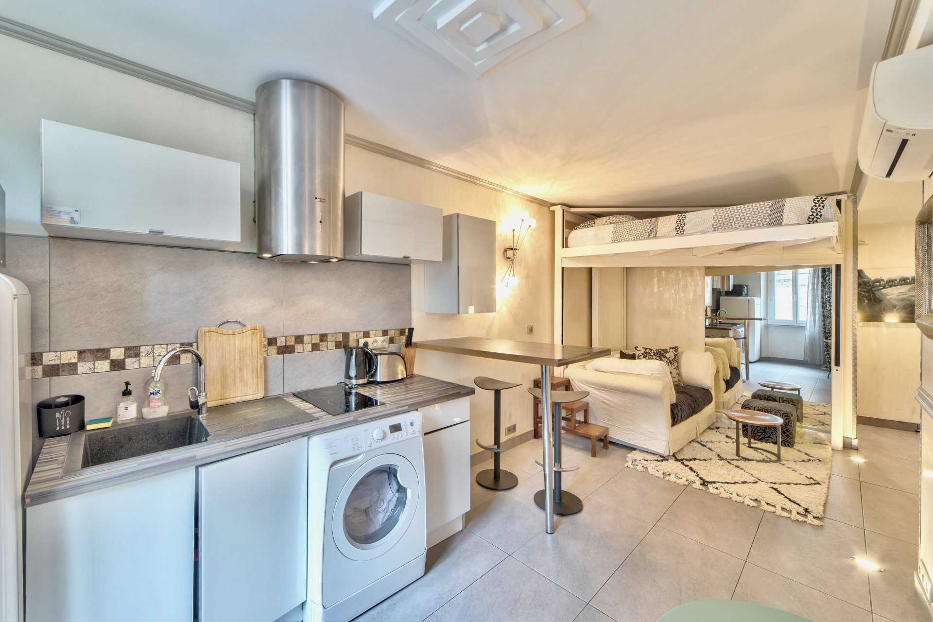 Condominium in Nice, Alpes-Maritimes 11191585