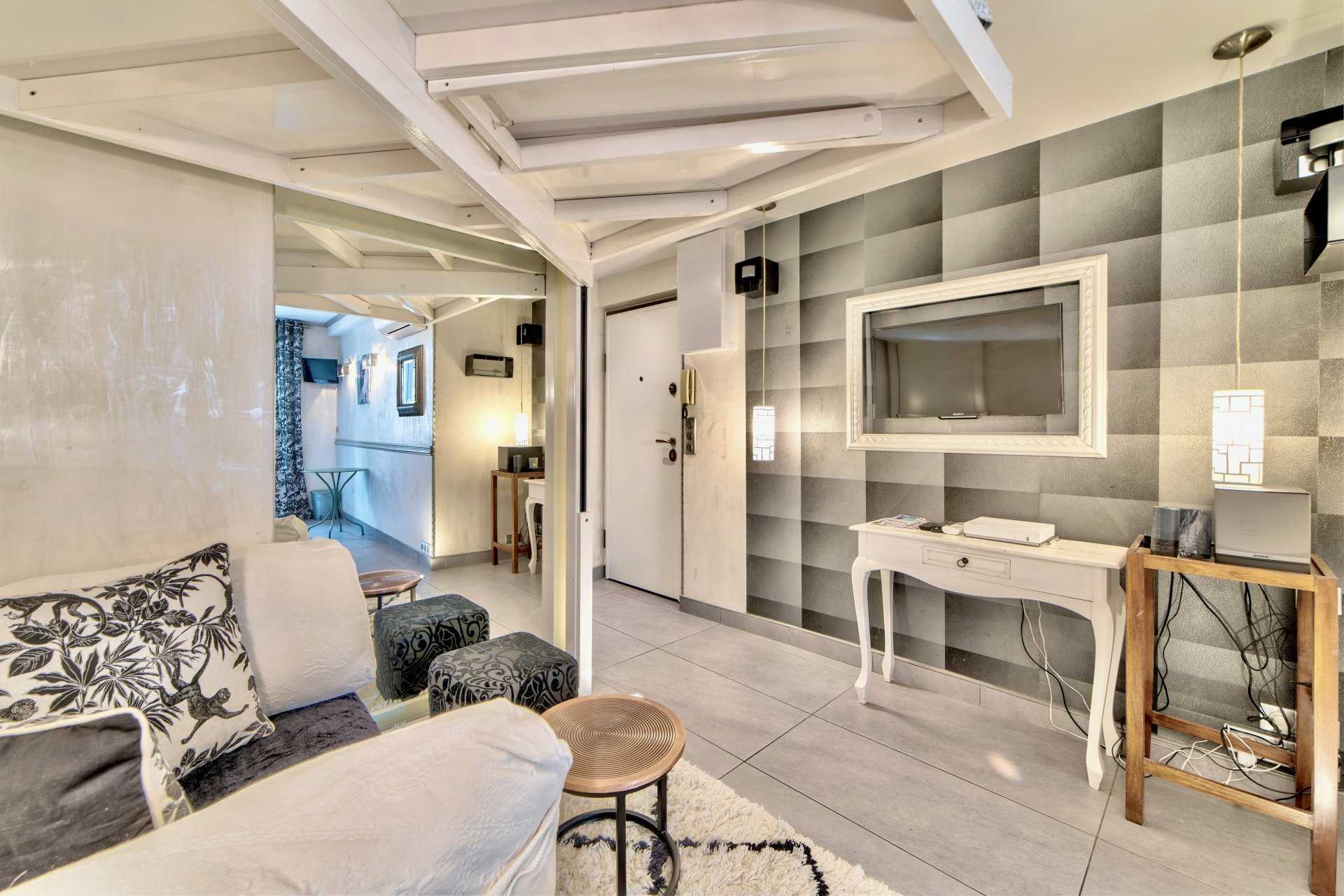 Condominium in Nice, Provence-Alpes-Cote d'Azur 11191585