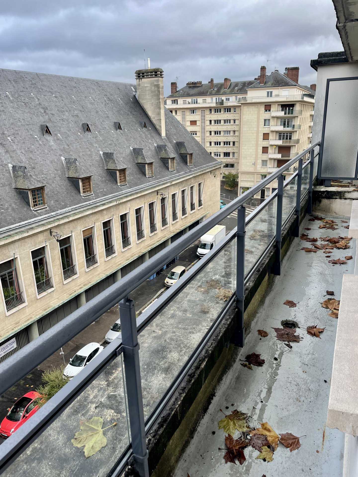 Condominium in Rouen, Normandie 11191612