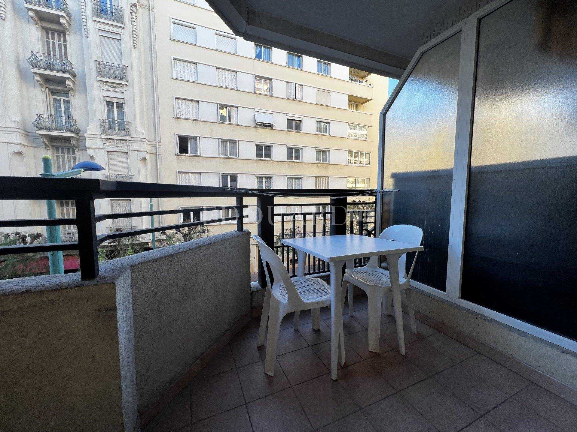 Condominium in Menton, Provence-Alpes-Cote d'Azur 11191661