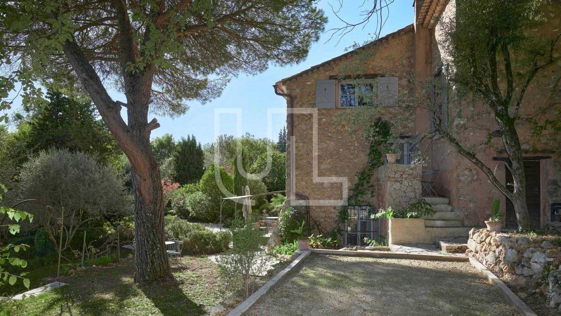 بيت في Roquefort-les-Pins, Provence-Alpes-Côte d'Azur 11191976
