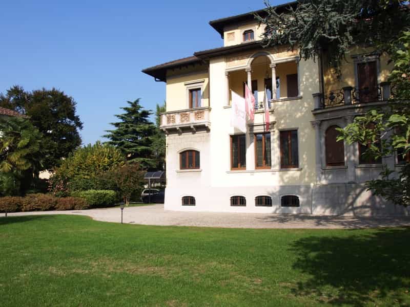 Haus im Chiasso, Ticino 11192383