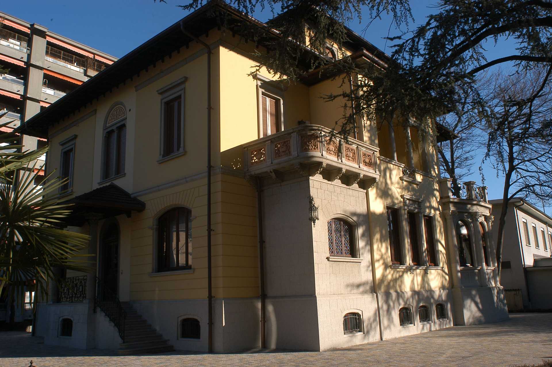 Rumah di Chiasso, Ticino 11192383
