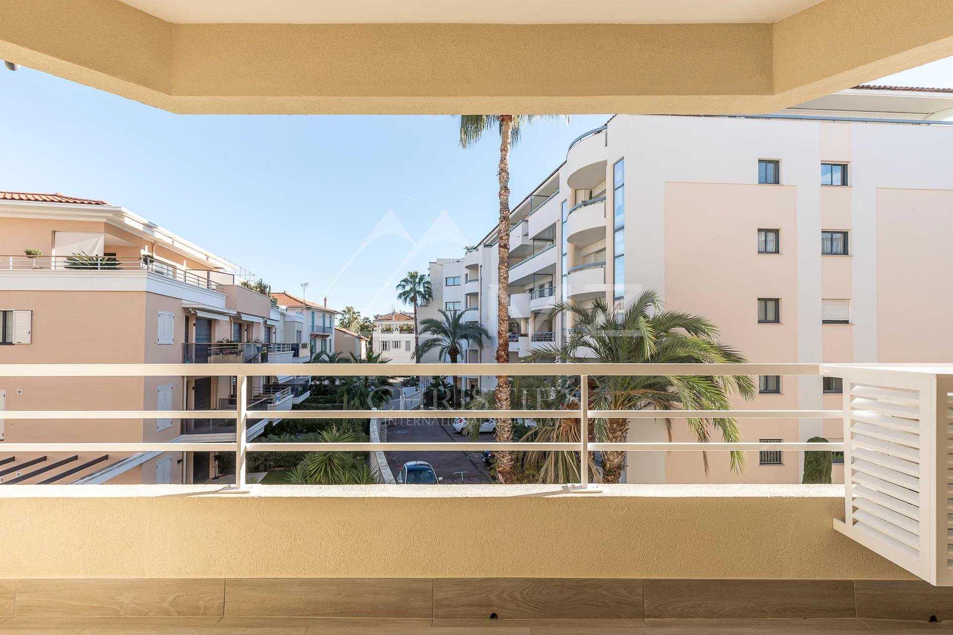 Condominium in Cannes, Provence-Alpes-Cote d'Azur 11192781