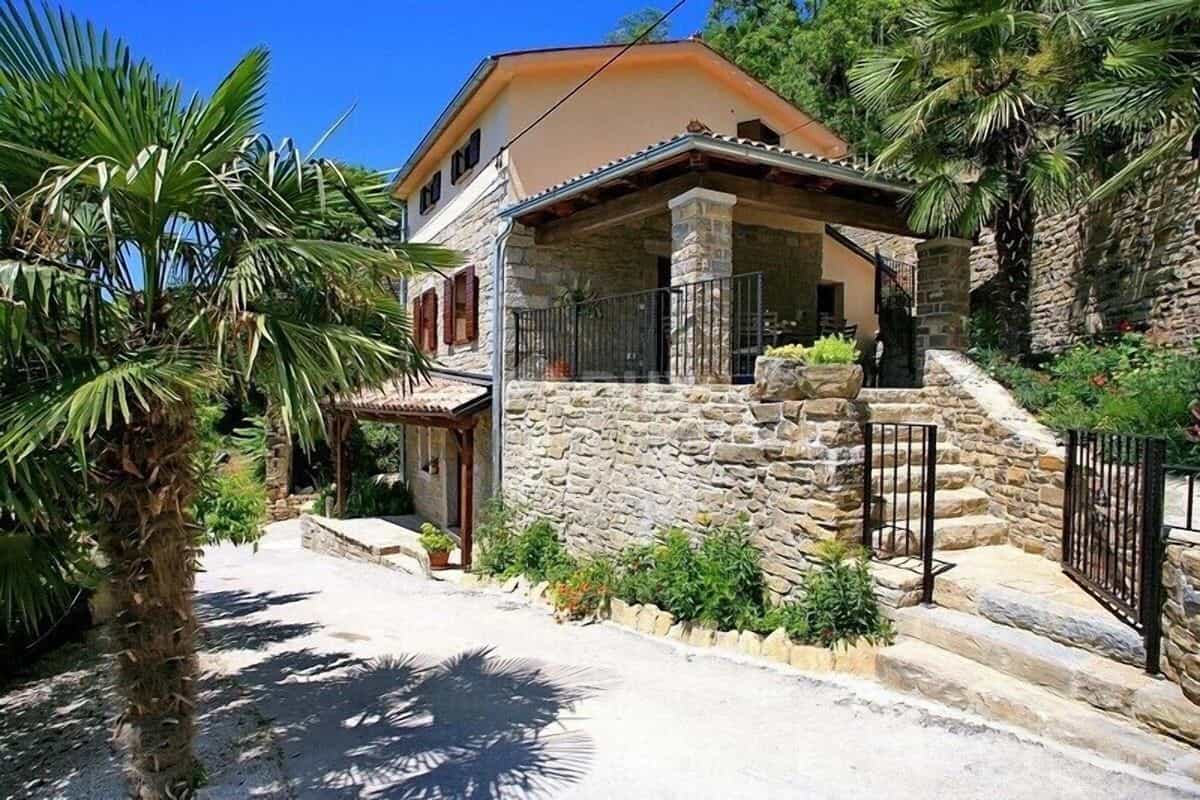 σπίτι σε Oprtalj, Istria County 11193622