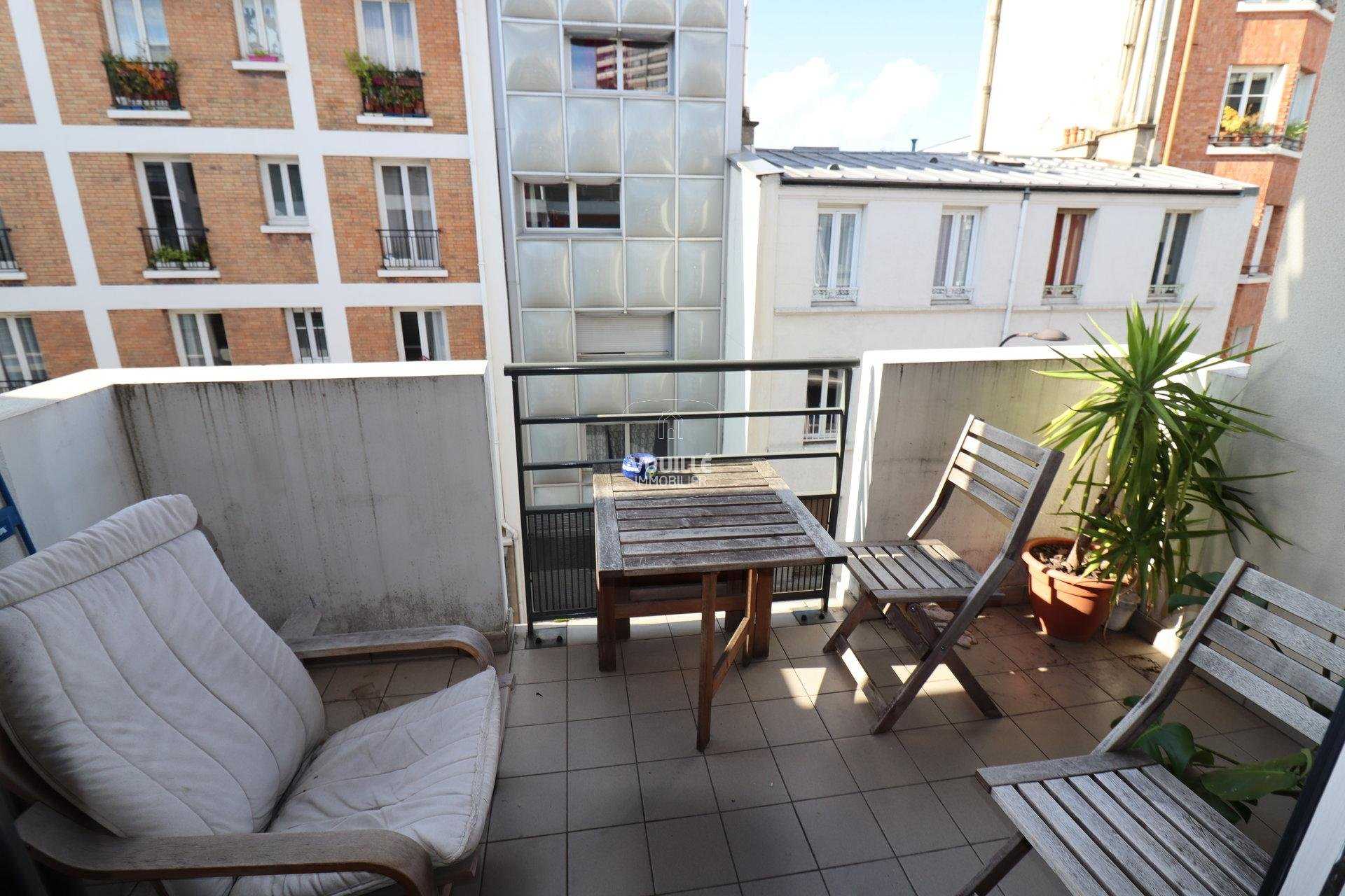 Condominium in Bagnolet, Ile-de-France 11194293