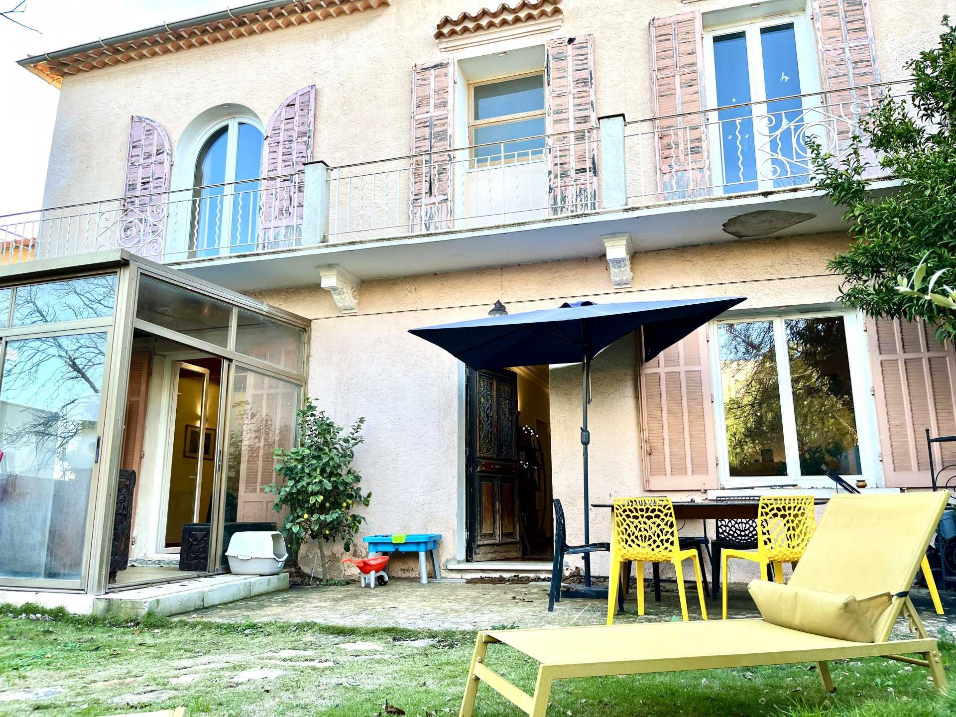 Huis in Ollioules, Provence-Alpes-Cote d'Azur 11194328