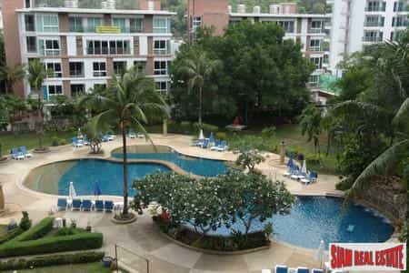 Condominium in Ban Patong, Phuket 11195670
