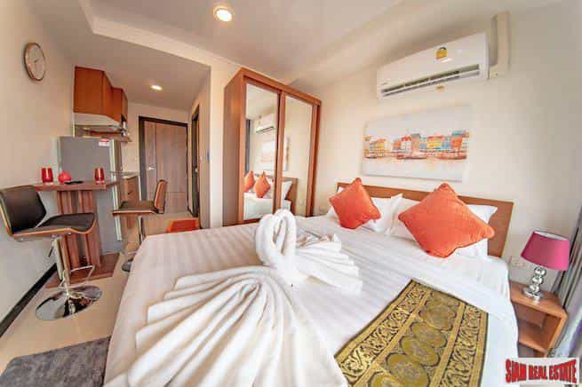 Condominium in Ban Mai Khao, Phuket 11195750