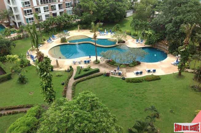 Condominium in Ban Patong, Phuket 11196300
