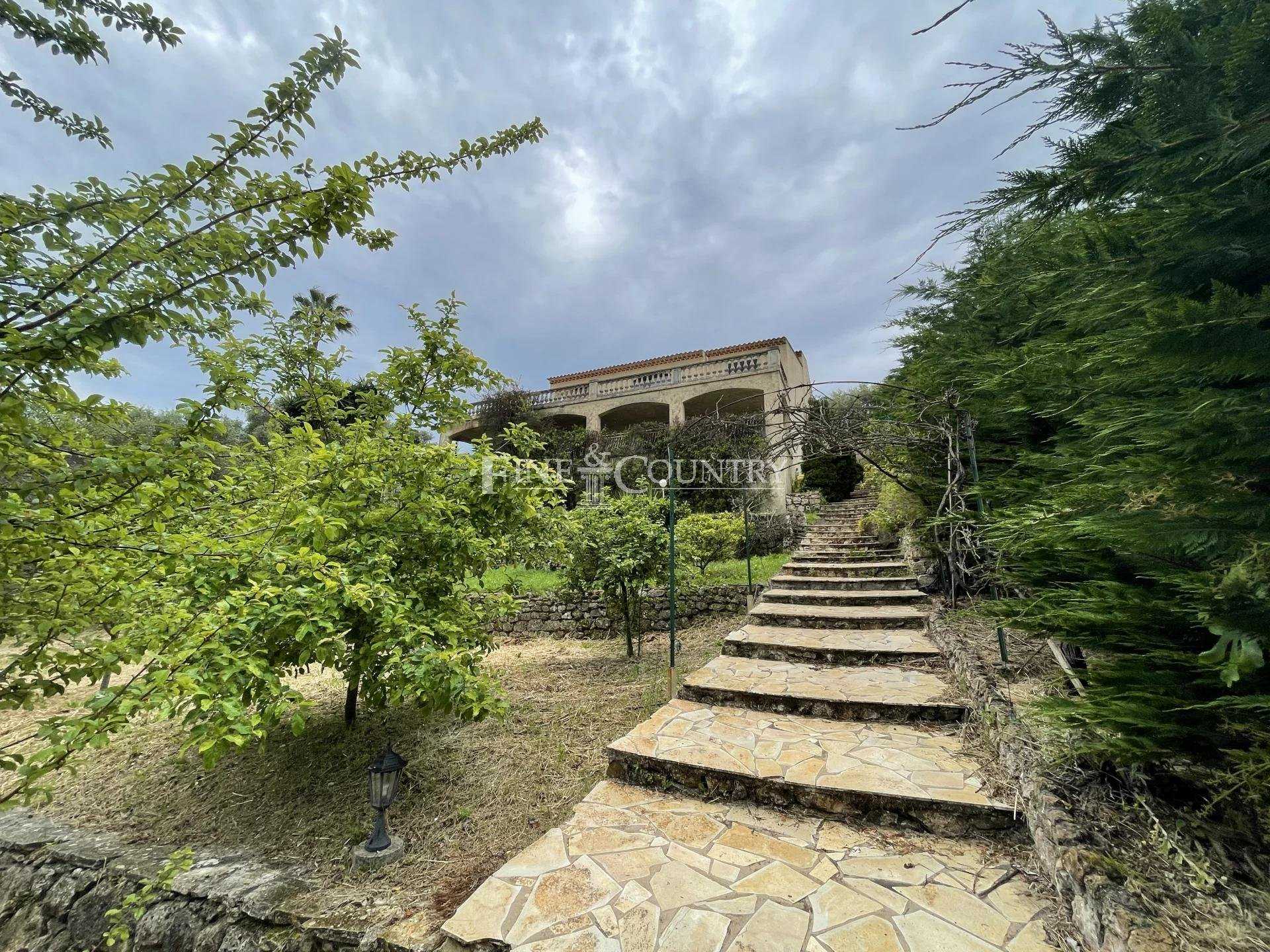 بيت في Vallauris, Provence-Alpes-Côte d'Azur 11196904