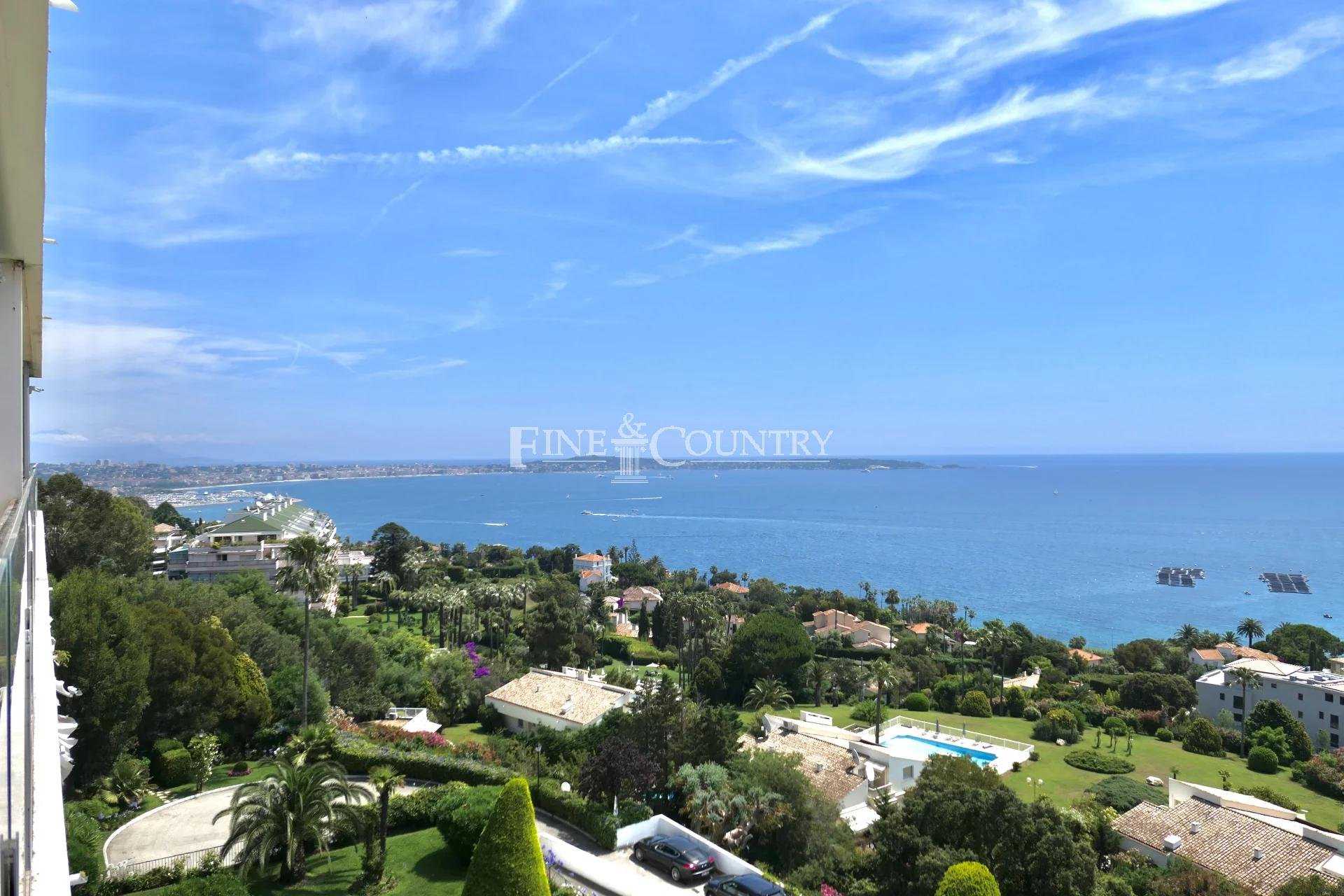 Condominium in Cannes, Provence-Alpes-Côte d'Azur 11196928