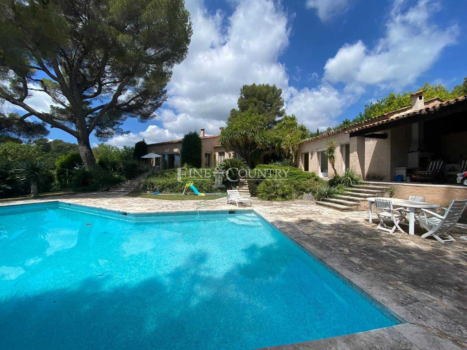 House in Le Chateau, Provence-Alpes-Cote d'Azur 11196968