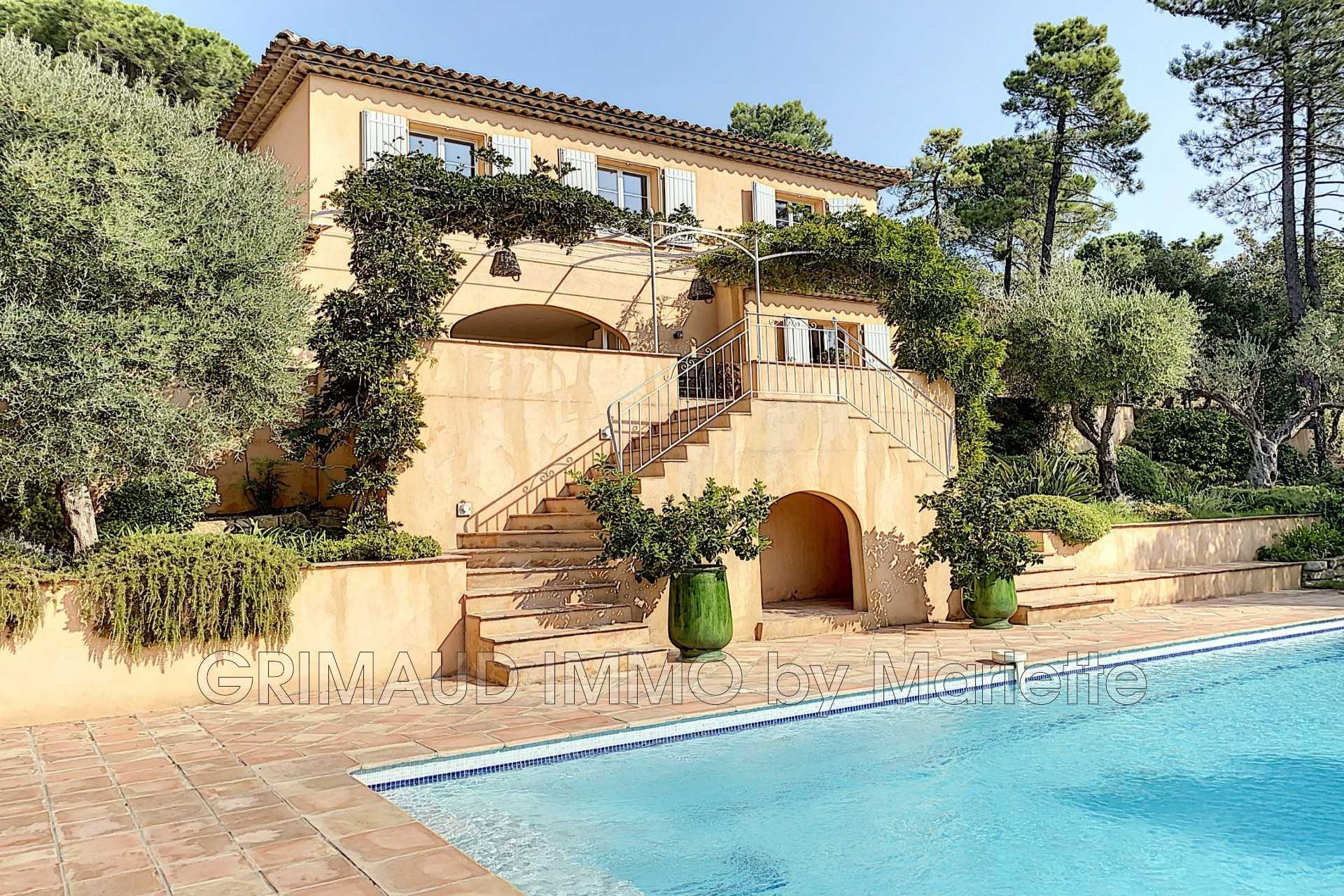 Rumah di Le Plan-de-la-Tour, Provence-Alpes-Cote d'Azur 11197044