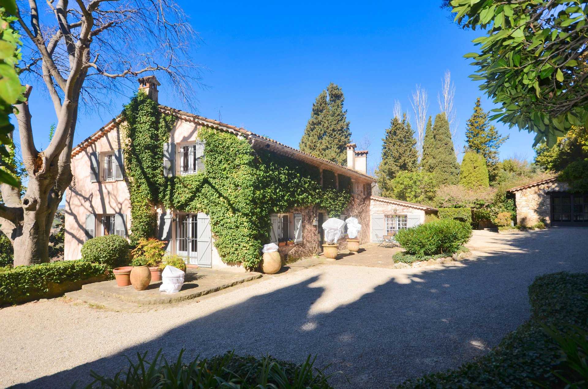 rumah dalam Grasse, Provence-Alpes-Côte d'Azur 11197223