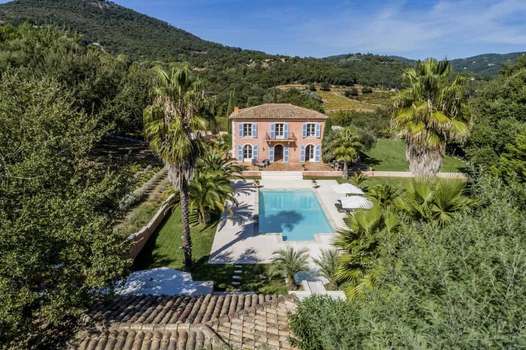 σπίτι σε Grimaud, Provence-Alpes-Côte d'Azur 11197262