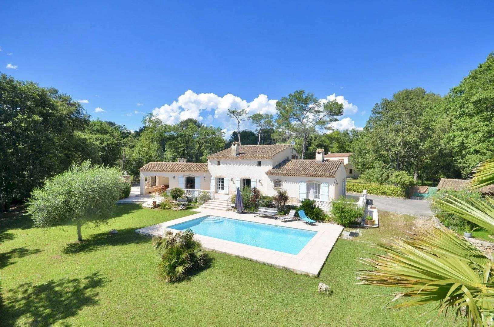 House in Saint-Paul-de-Vence, Provence-Alpes-Cote d'Azur 11197300
