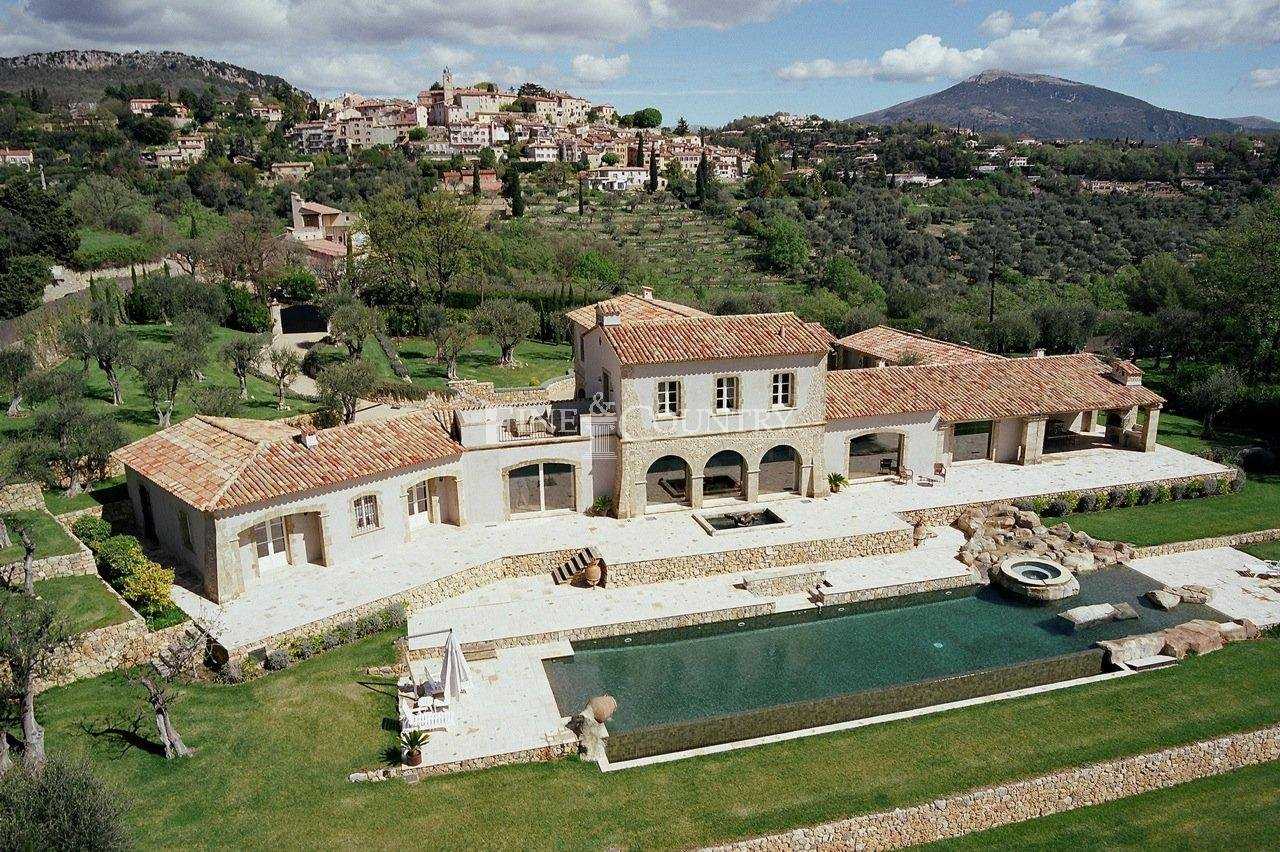 жилой дом в Chateauneuf-Grasse, Provence-Alpes-Cote d'Azur 11197328