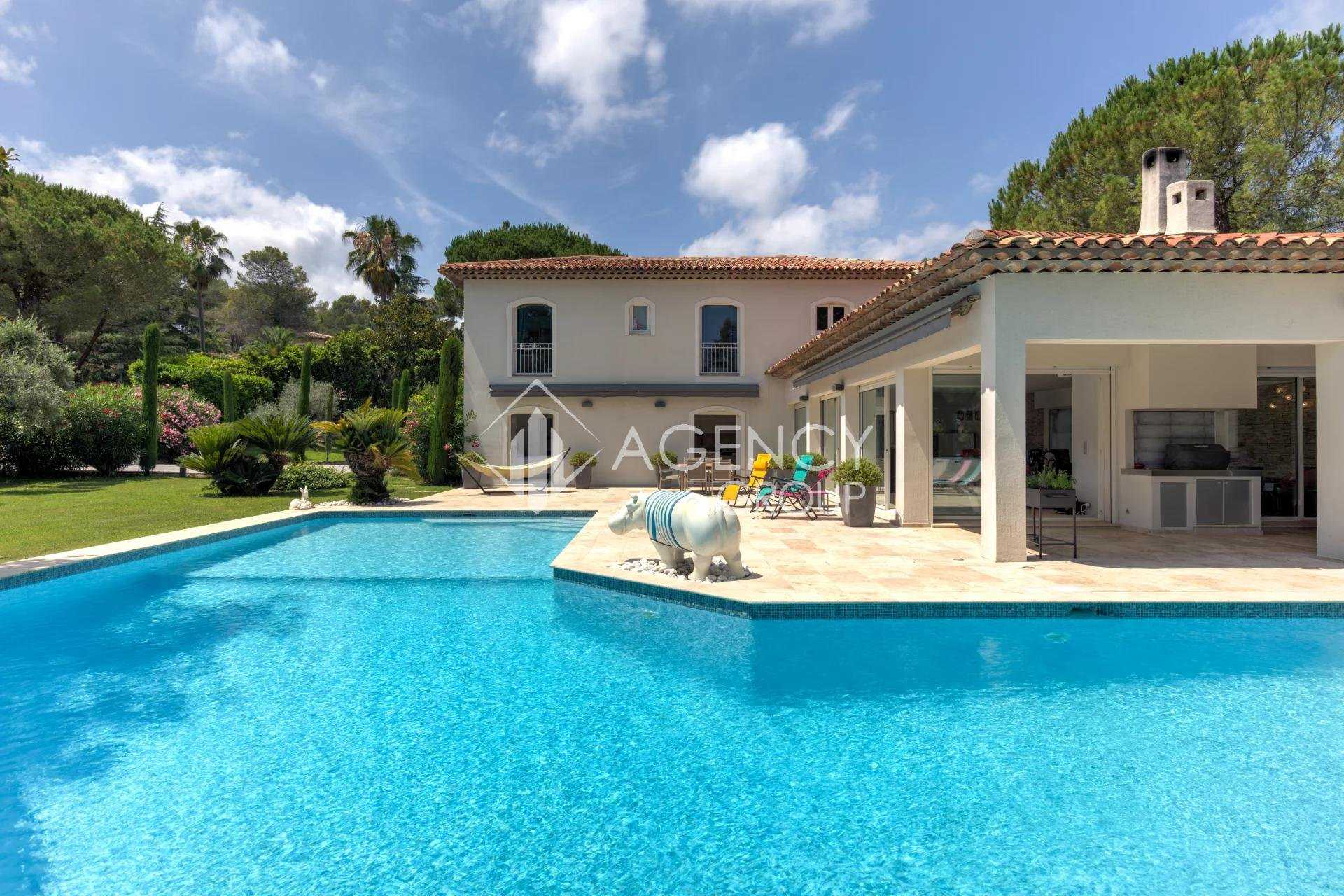 casa no Mougins, Provença-Alpes-Costa Azul 11197337