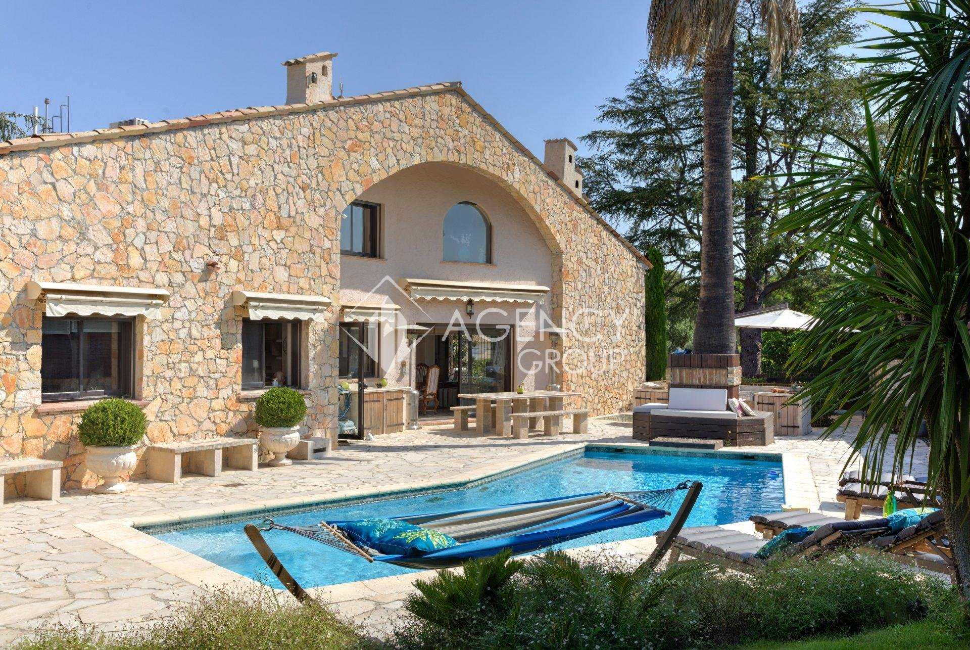 Huis in Mougins, Provence-Alpes-Côte d'Azur 11197362
