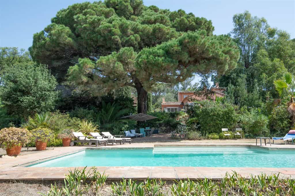Rumah di Saint-Tropez, Provence-Alpes-Côte d'Azur 11197365