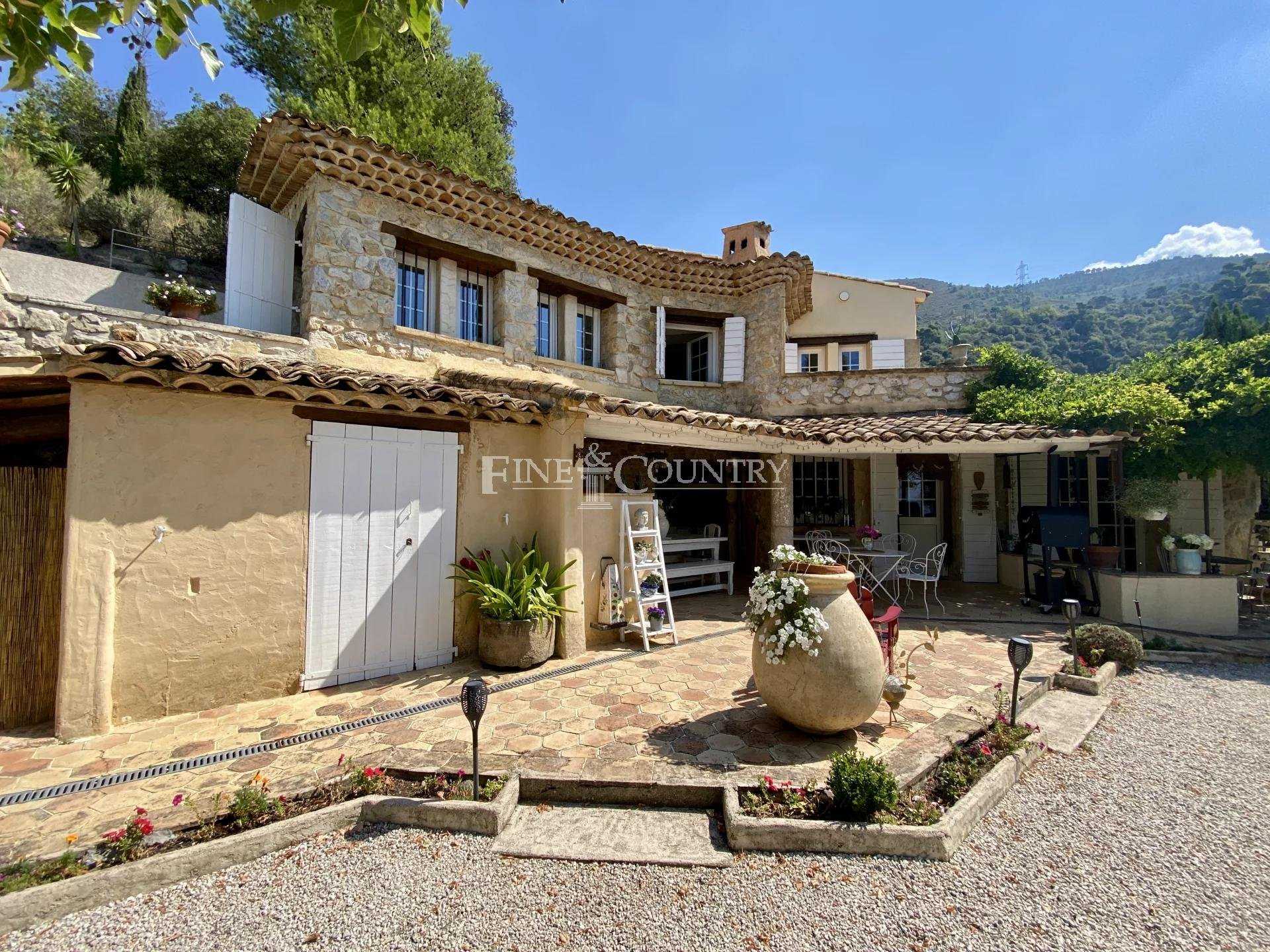 Rumah di Castagnier, Provence-Alpes-Cote d'Azur 11197422