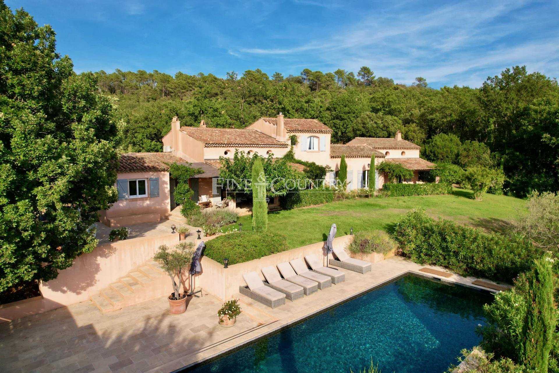 rumah dalam La Garde-Freinet, Provence-Alpes-Côte d'Azur 11197485