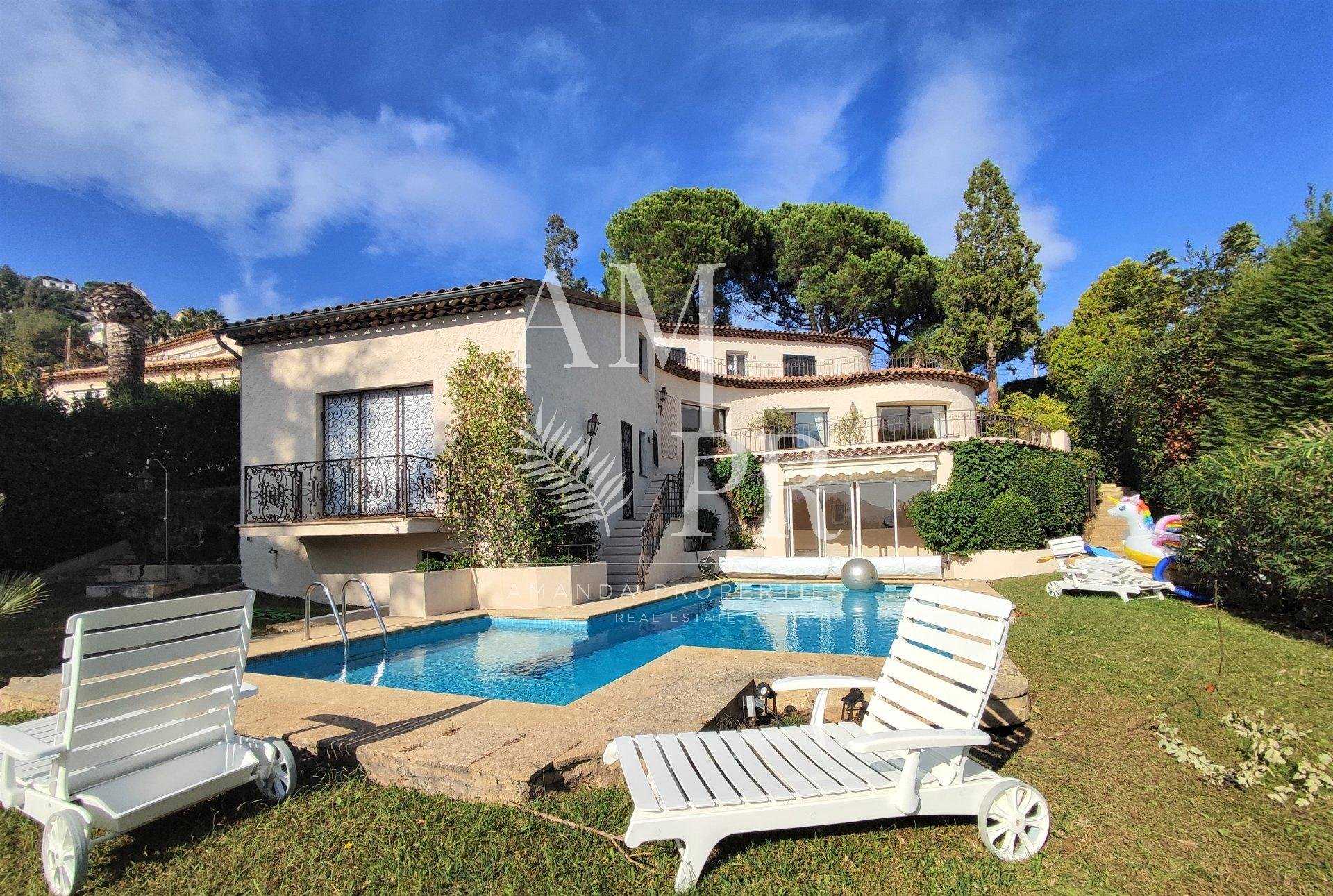 Hus i Mandelieu-la-Napoule, Provence-Alpes-Cote d'Azur 11197605