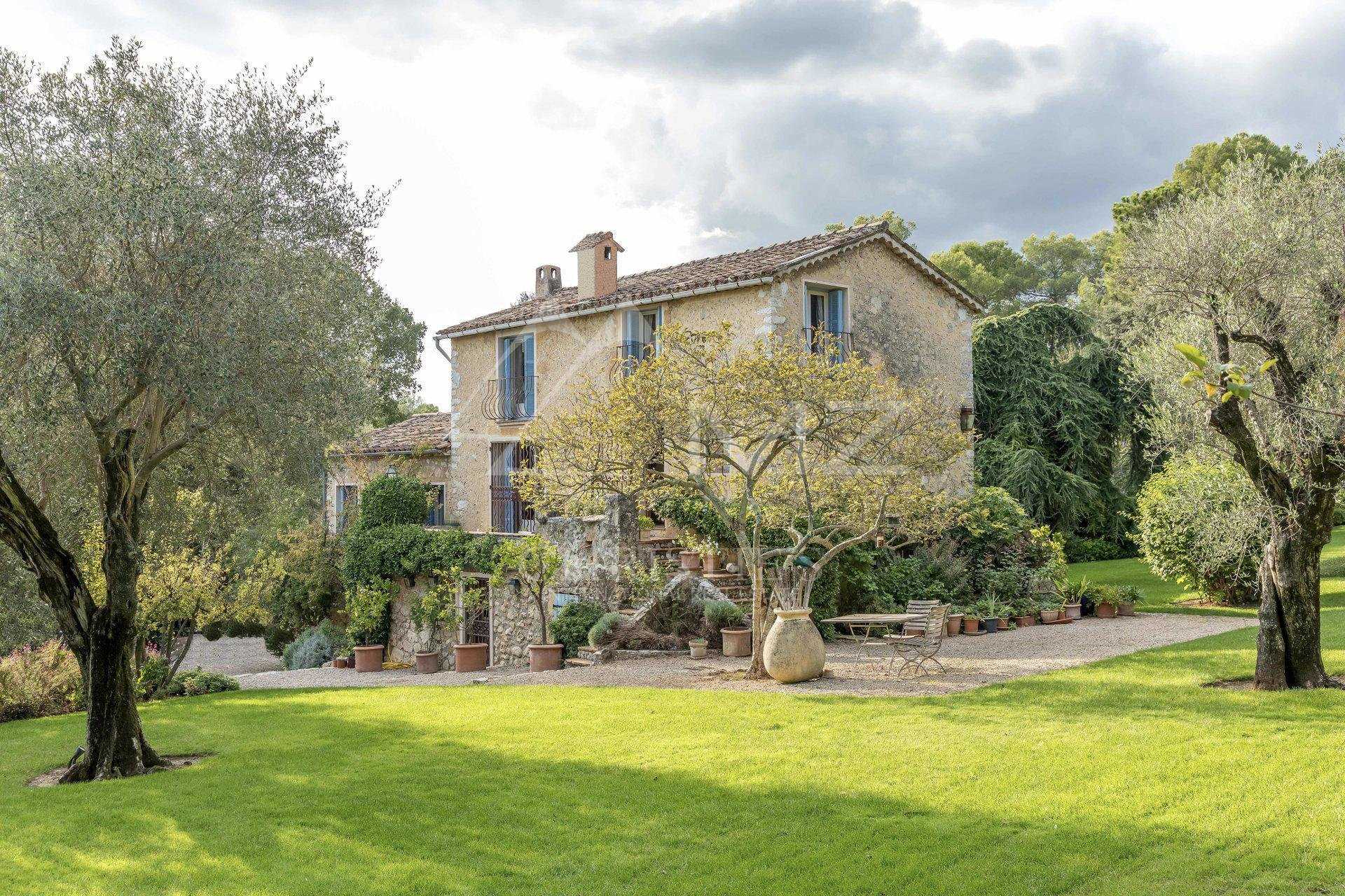 Hus i Le Chateau, Provence-Alpes-Cote d'Azur 11197622