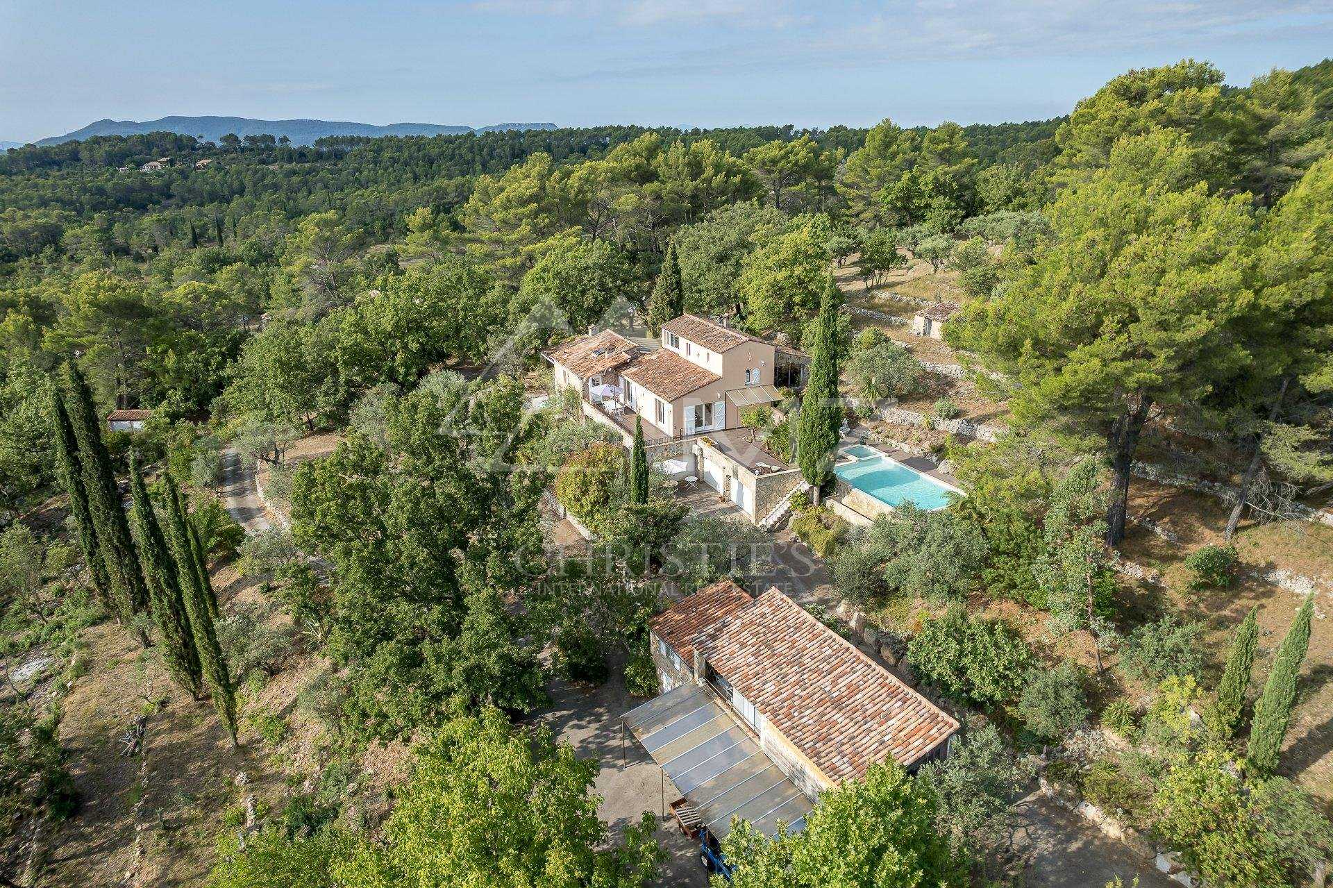 Hus i Seillans, Provence-Alpes-Cote d'Azur 11197625