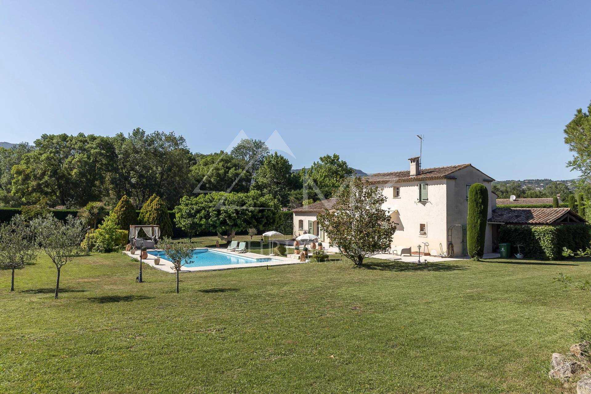 Rumah di Chateauneuf-Grasse, Provence-Alpes-Cote d'Azur 11197636