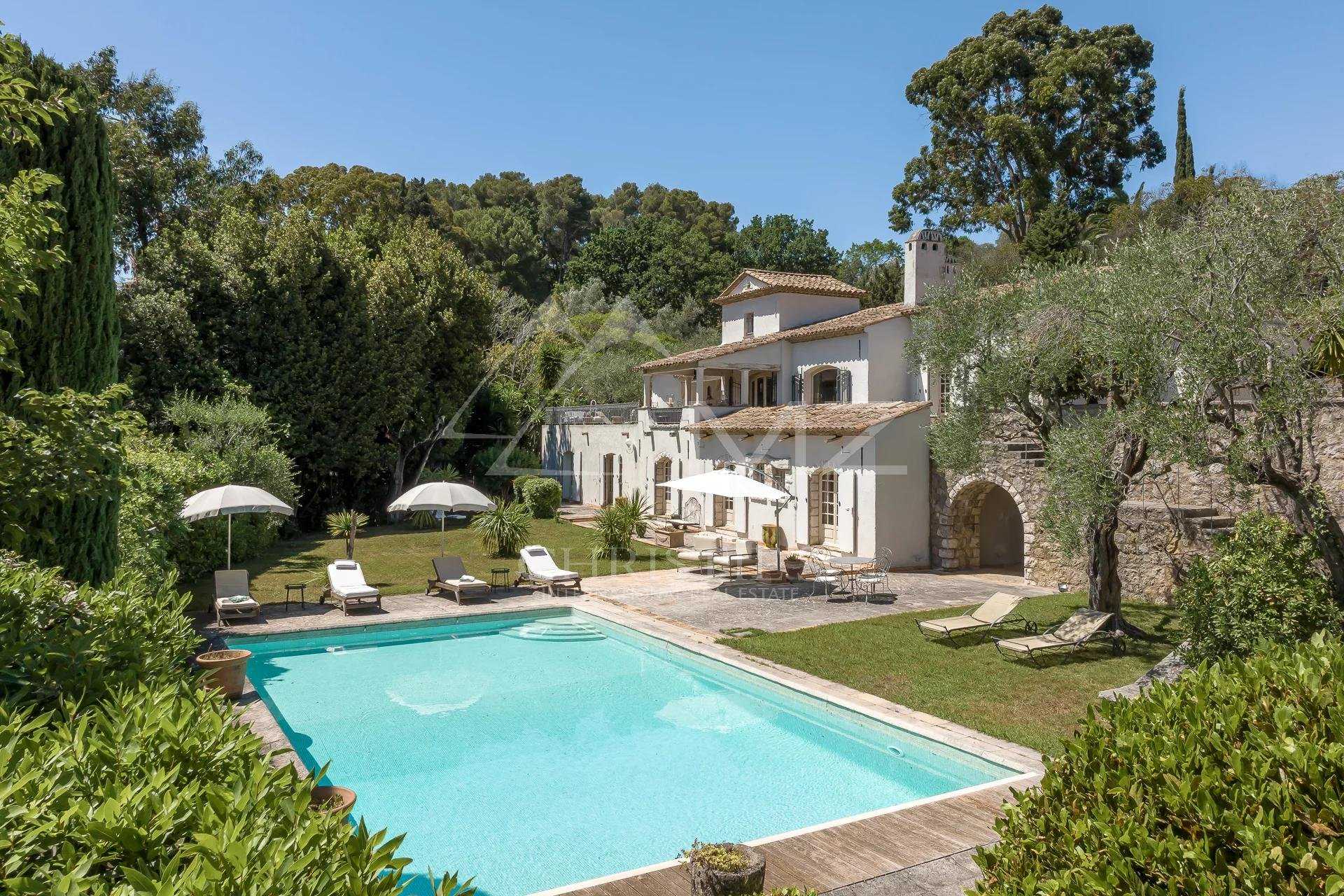Будинок в Mougins, Provence-Alpes-Côte d'Azur 11197681