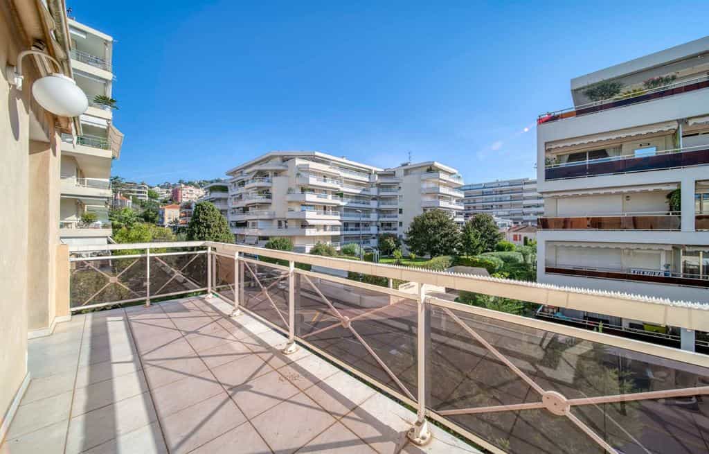 Condominium in Le Cannet, Provence-Alpes-Côte d'Azur 11197953