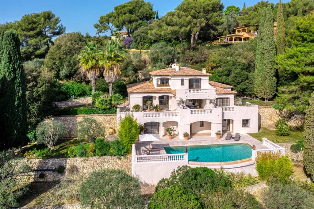 Rumah di Le Ray, Provence-Alpes-Cote d'Azur 11198007