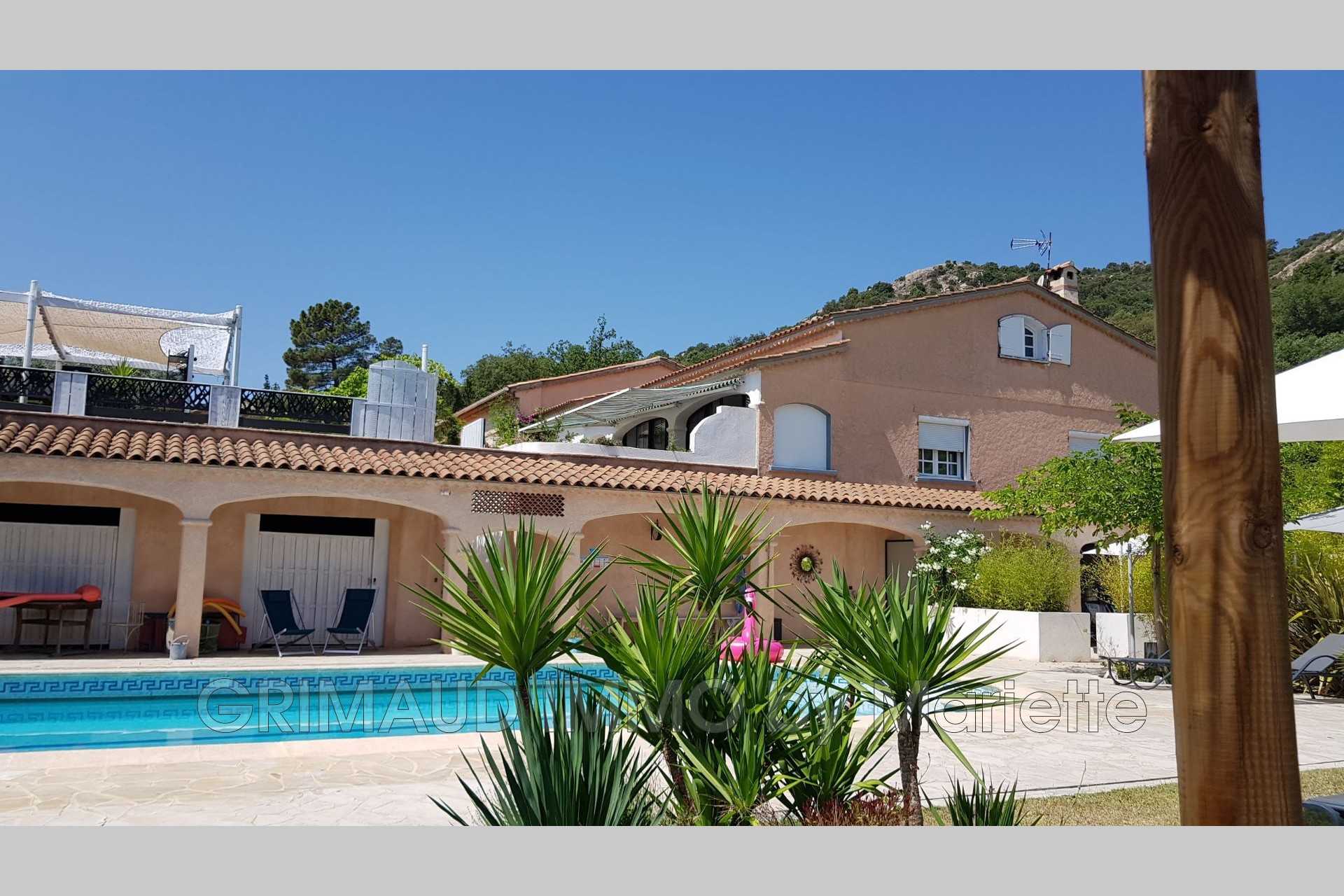 Rumah di Le Plan-de-la-Tour, Provence-Alpes-Cote d'Azur 11198029