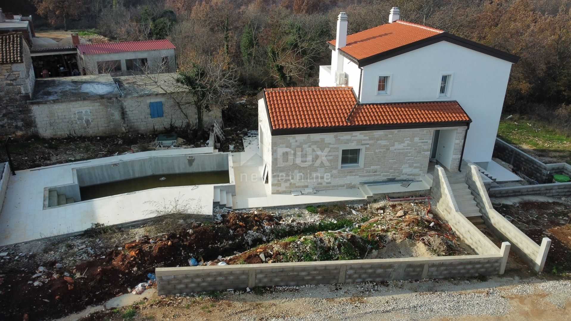 casa en Sveti Lovrec Pazenaticki, Istarska Županija 11198763