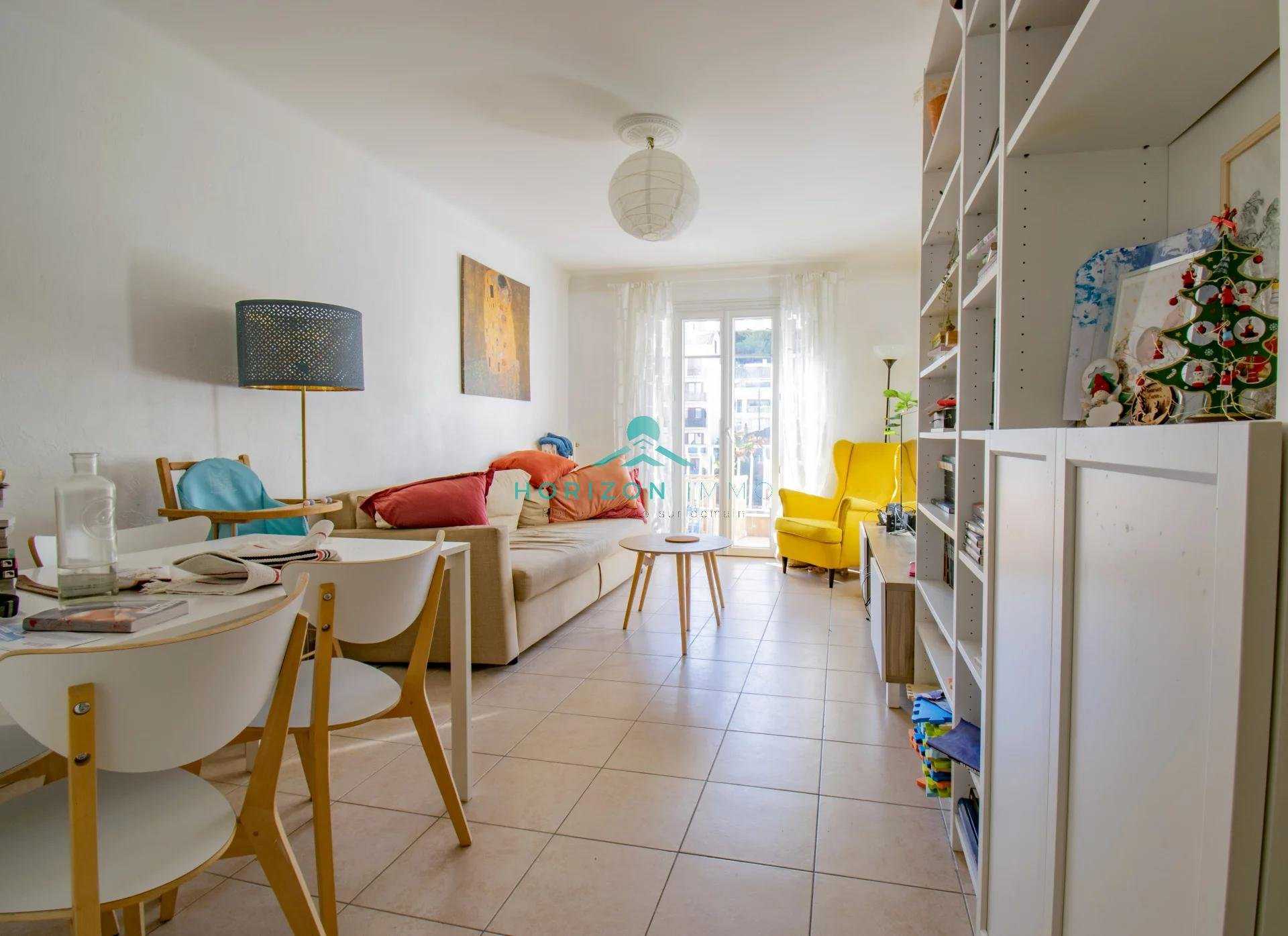 Condominium in Cagnes-sur-Mer, Provence-Alpes-Côte d'Azur 11199561