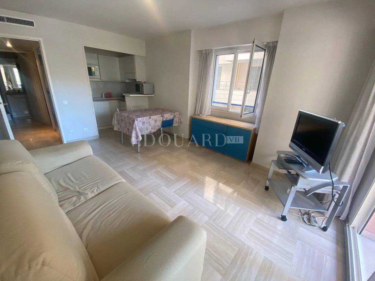 Condominium in Menton, Provence-Alpes-Cote d'Azur 11201315