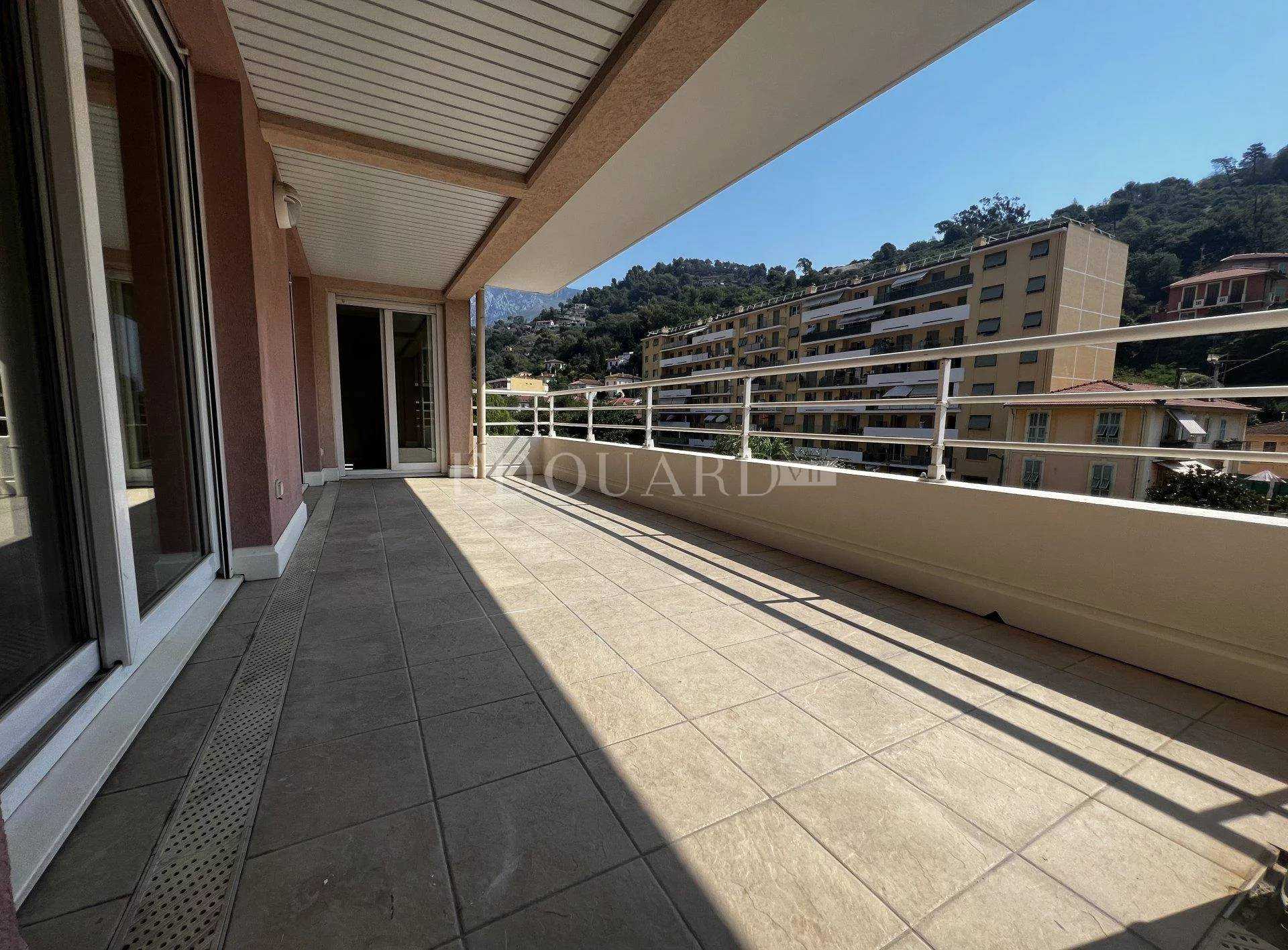 Condominium in Menton, Provence-Alpes-Cote d'Azur 11201352