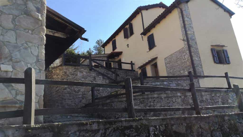 Dom w Molazzana, Toscana 11202702