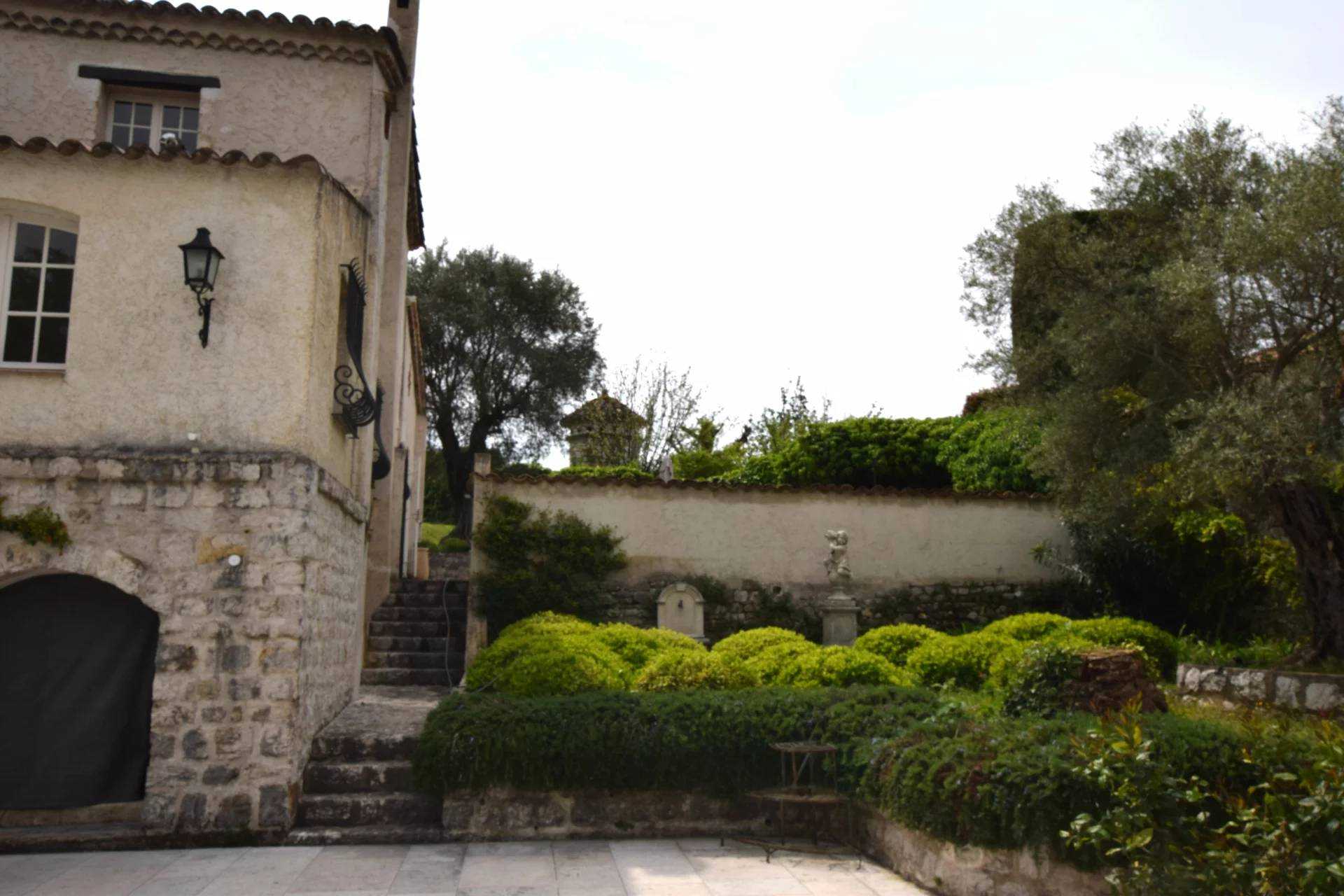 房子 在 Vence, Provence-Alpes-Côte d'Azur 11202731