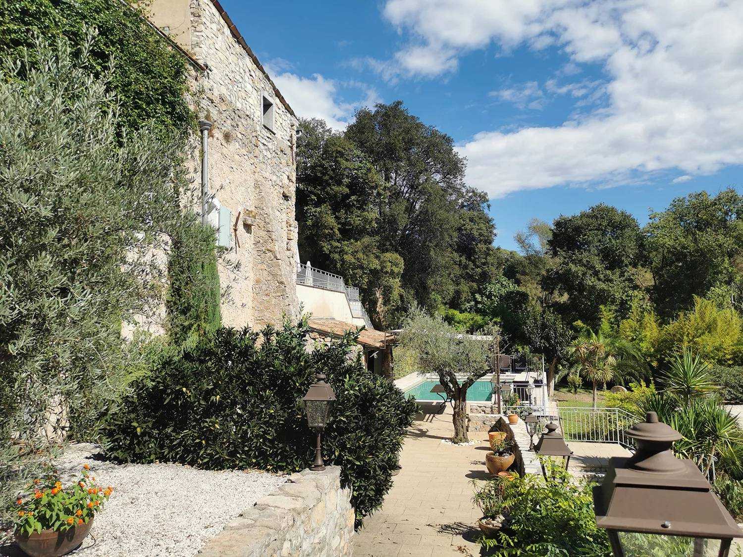 Hus i Trans-en-Provence, Provence-Alpes-Cote d'Azur 11202793