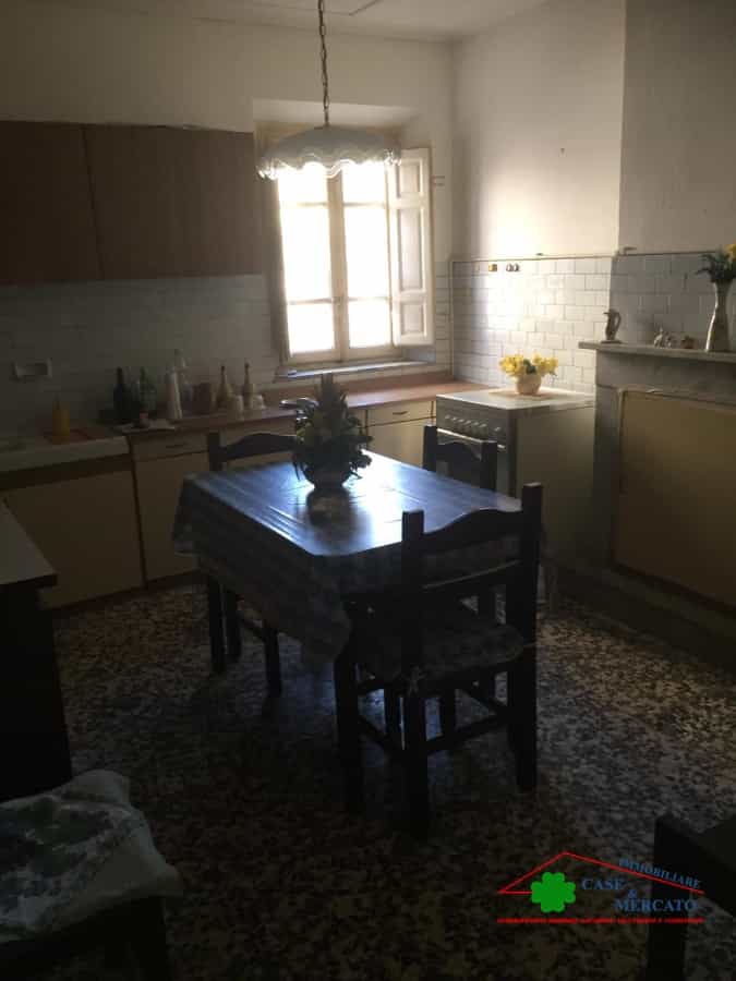 House in Capannori, Tuscany 11203410