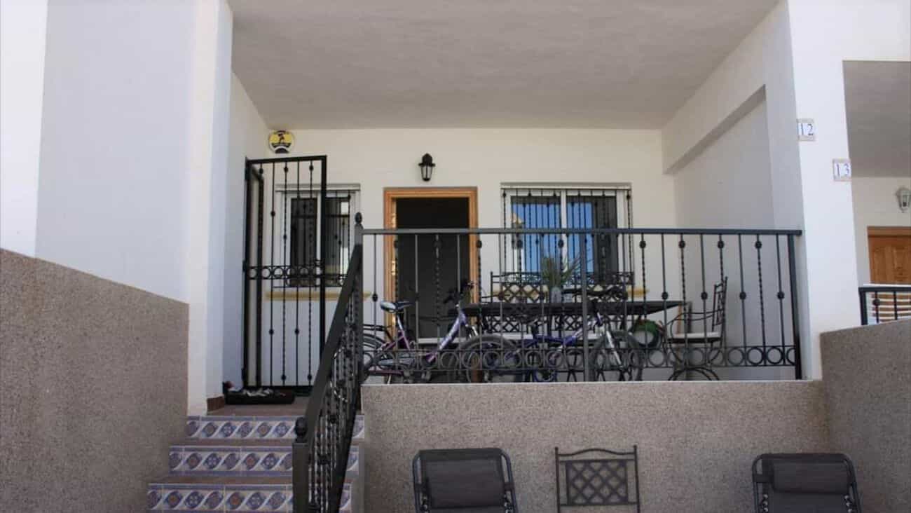 Condominium in El Tocino, Valencia 11204005