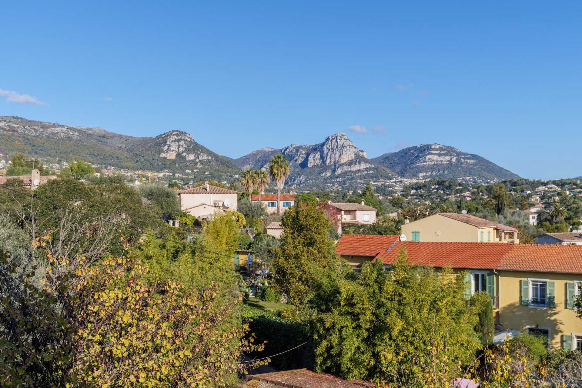 Condominium in Vence, Provence-Alpes-Côte d'Azur 11209689