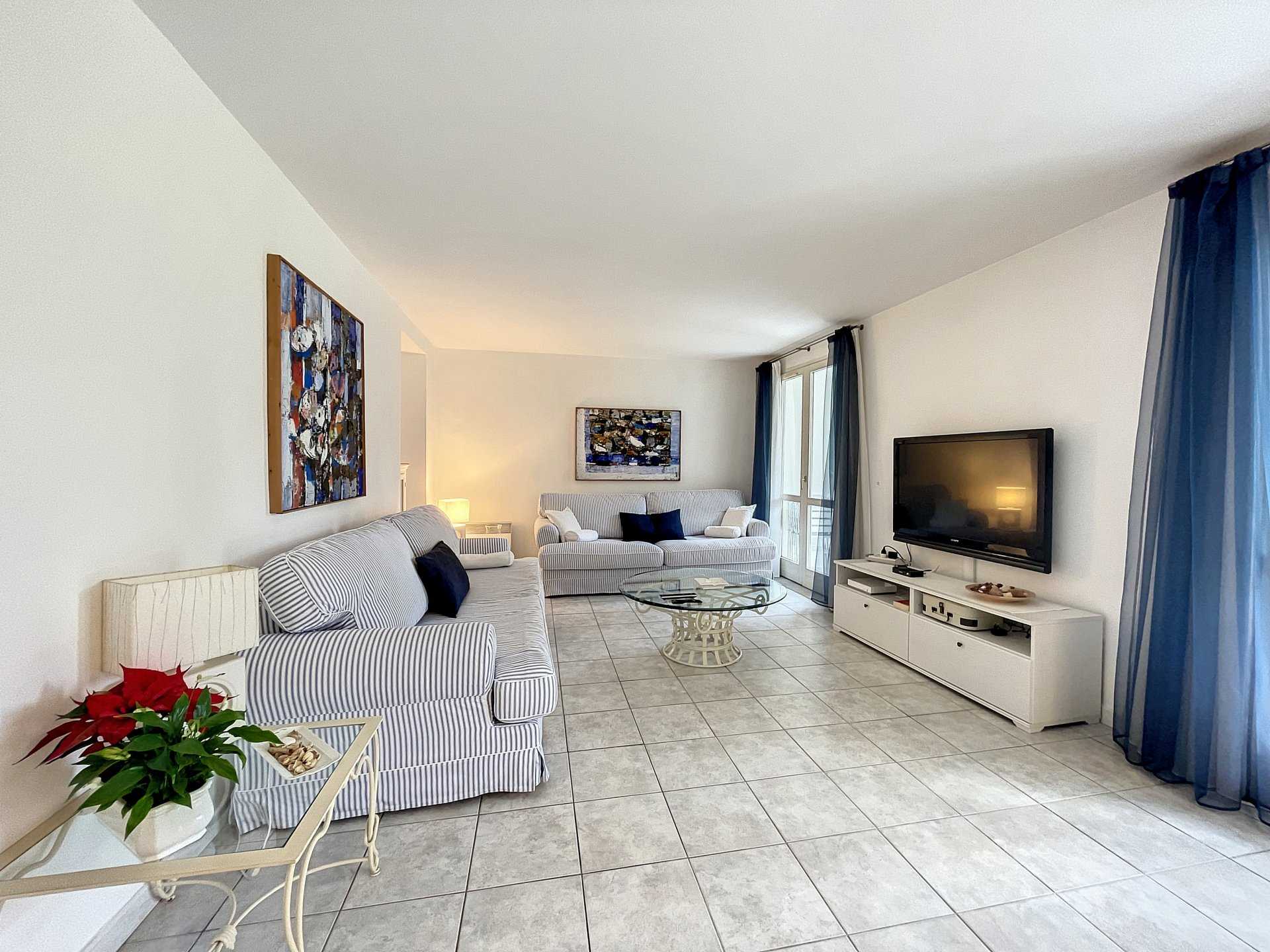 Condominium in Le Suquet, Provence-Alpes-Côte d'Azur 11213279